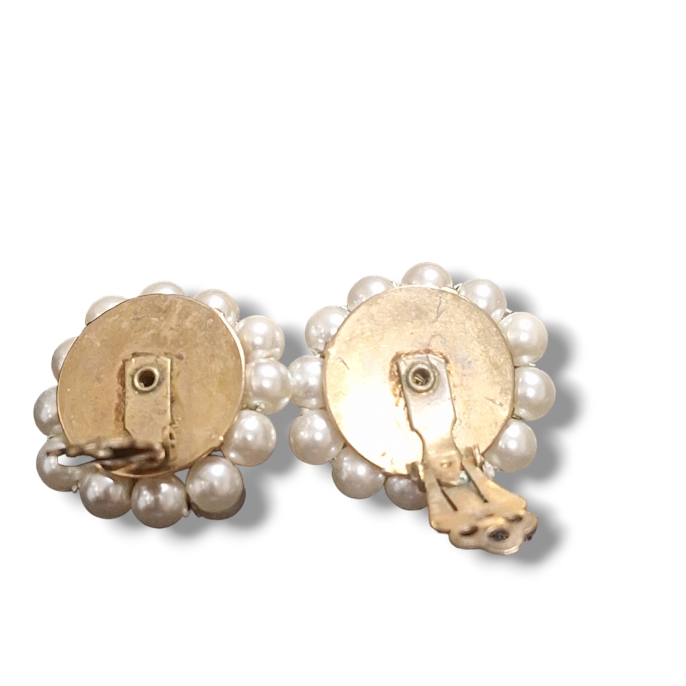 Vintage Gold Tone Faux Pearl And Red AB Beads Cluster Clip-on Earrings 1" - Picture 2 of 7